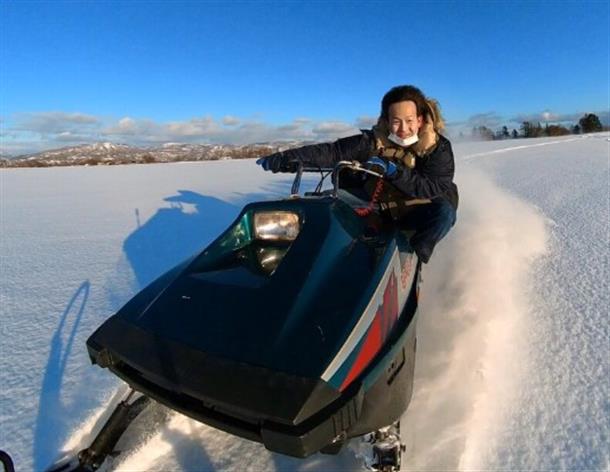 スノーモービル