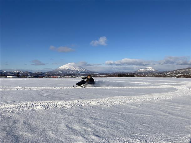 スノーモービル