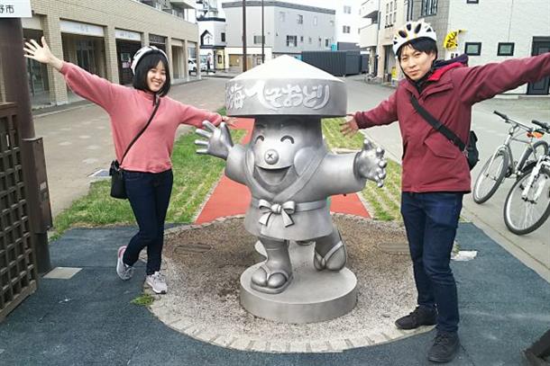 富良野のへそおどりオブジェと