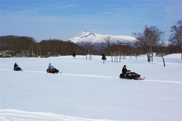 富良野のシャンパンスノーの上を疾走