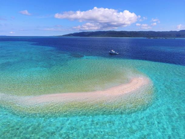 サンゴでできた"バラス島"へ