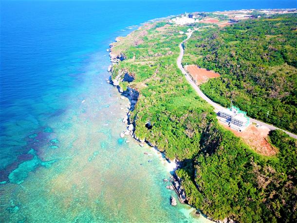 サンゴに囲まれた島はポイントの宝庫！