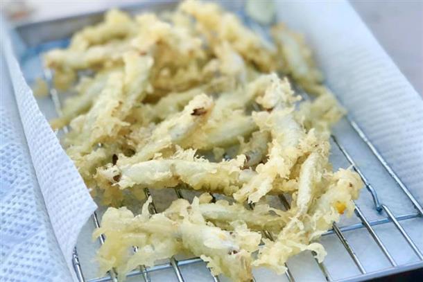 揚げたてのサクサク！ワカサギ天ぷら