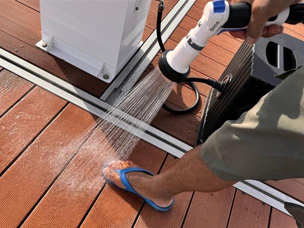 マリーナ帰港後は砂を洗い流して解散！