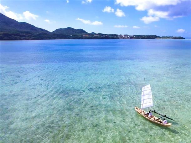 青い海に帆を広げて