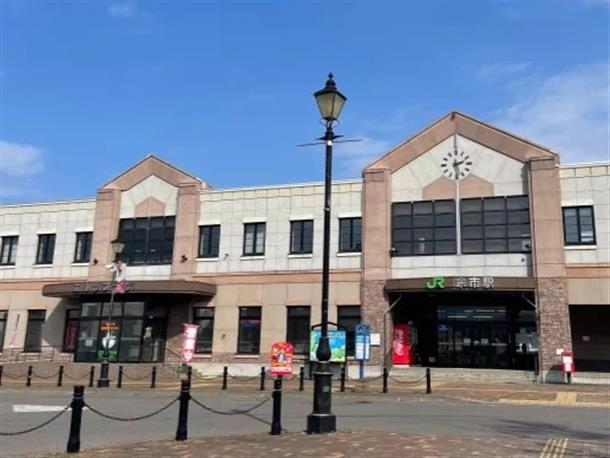 集合場所は公共交通機関でアクセス可能。