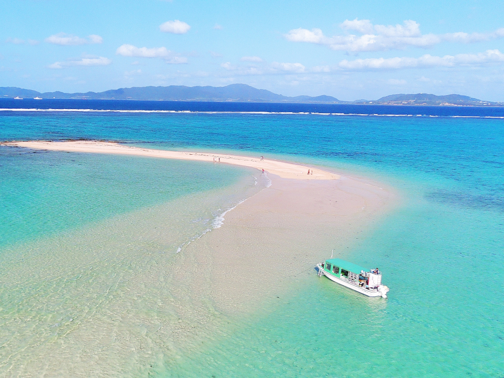 抜群のロケーション幻の島へ