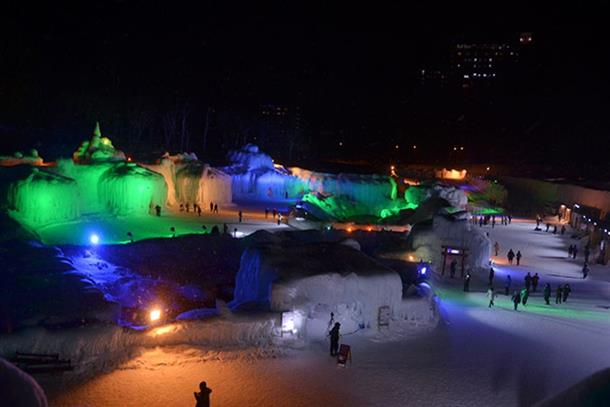 幻想的な世界が広がる氷瀑祭り