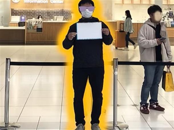 ピックアップサインを持って待ってます