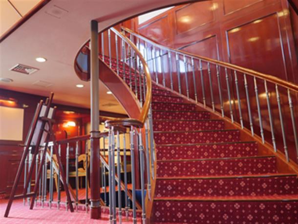 豪華な内装にワクワクしますよ♪