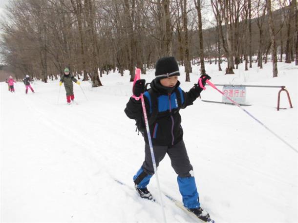 かかとがあがる歩くスキーを履きます！