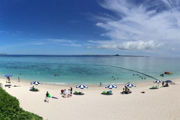 美ら海水族館まで車で約１５分の近距離
