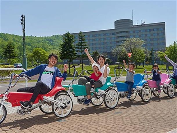 かるがも親子のように連結して走る♪