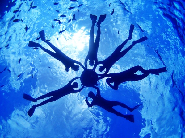 洞窟の外の海もとっても綺麗！
