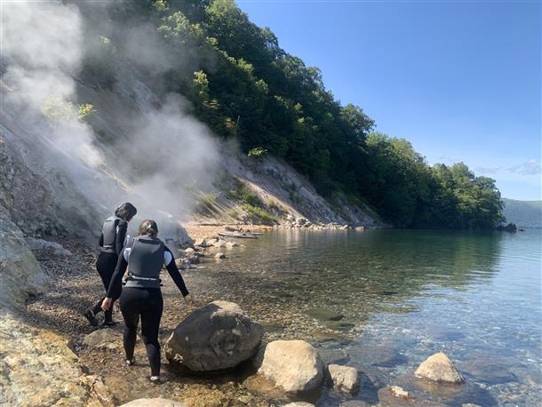 天然の温泉が湧き出るオヤコツ地獄へ上陸！