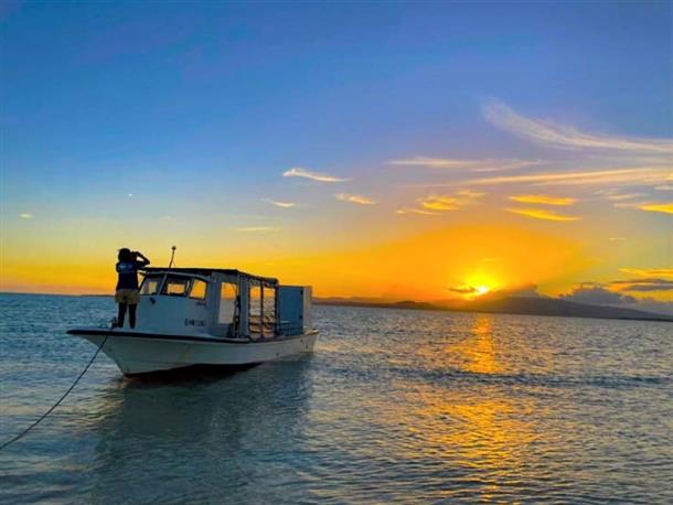 幻の島から夕日が沈むのをゆっくり待とう