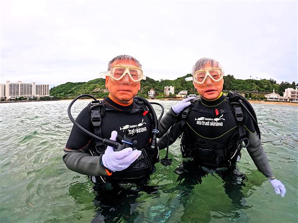 サンゴと熱帯魚たちがたくさん