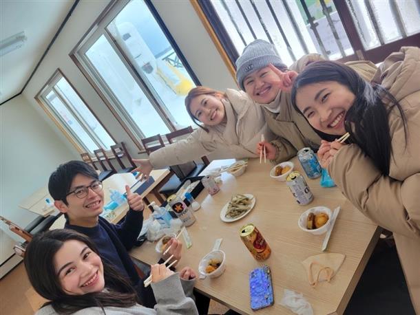 無料送迎付きなのでビールとワカサギで乾杯