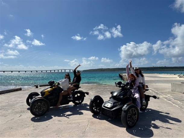 美しい宮古島の海×三輪トライク