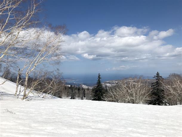 春うららで、なんとも気持ち良いスキーです