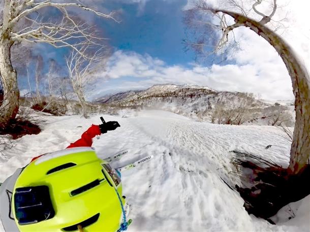 北海道ならではの、白樺の間を滑る！