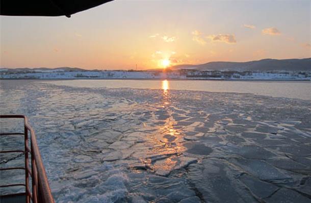 ガリンコ号で流氷を見よう。