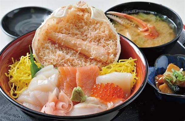 カニ・いくら・ほたてが入った豪華流氷丼