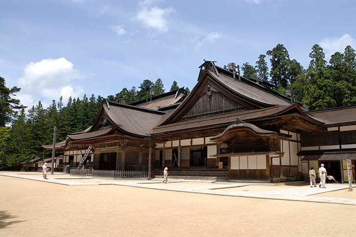 高野山真言宗の総本山「金剛峯寺」。狩野派の襖絵なども鑑賞できます。(拝観料別途)