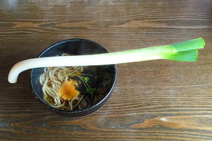 大内宿名物のねぎそば。ねぎ丸ごと1本!