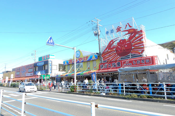 日本海の鮮魚市場！寺泊「魚のアメ横」で食べ歩き＆お買い物