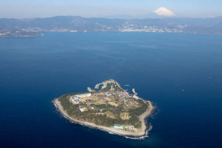 初島(全景)。熱海市に属していて、静岡県唯一の有人島なのです。