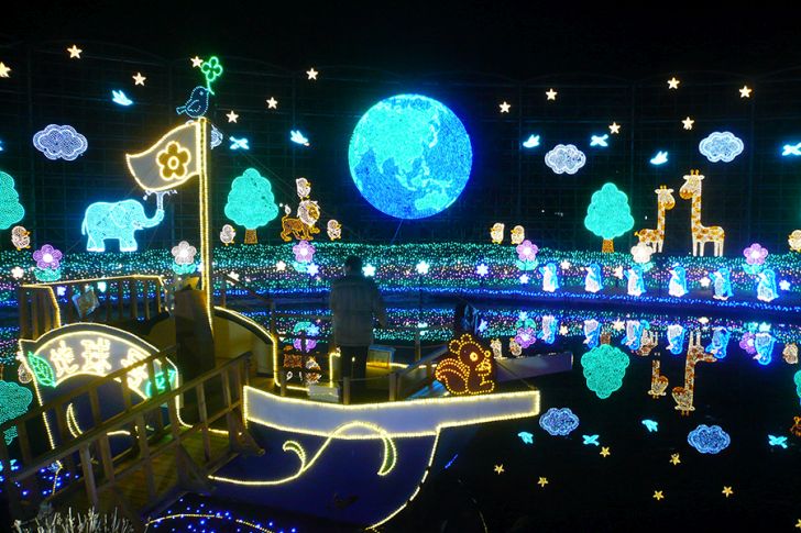 あしかがフラワーパークの園内風景