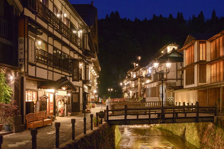 雪景色の名湯！山形・銀山温泉でレトロ散策