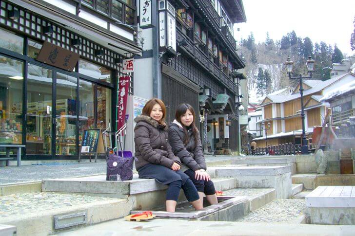 温泉街の中にある、和楽足湯（わらしゆ）。