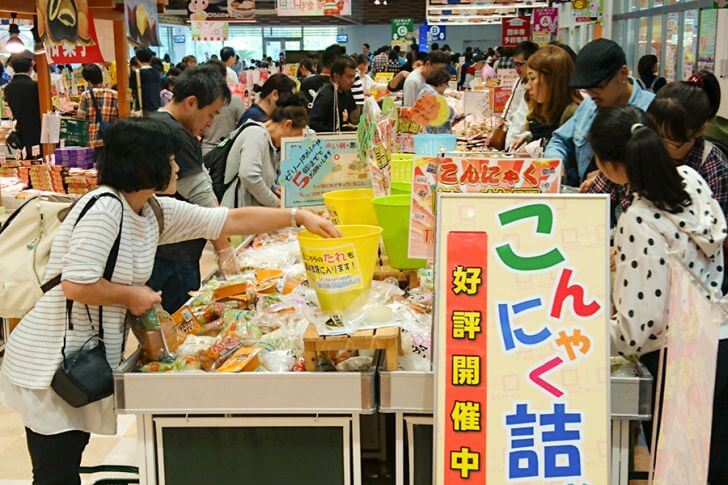 大人気のこんにゃく詰め放題。540円（税込）