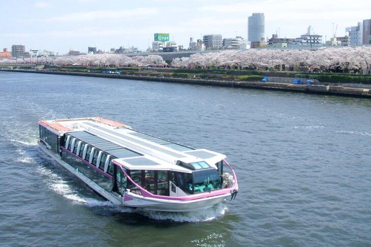 東京都観光汽船「リバータウン」(バスツアーでは船は選べません。)