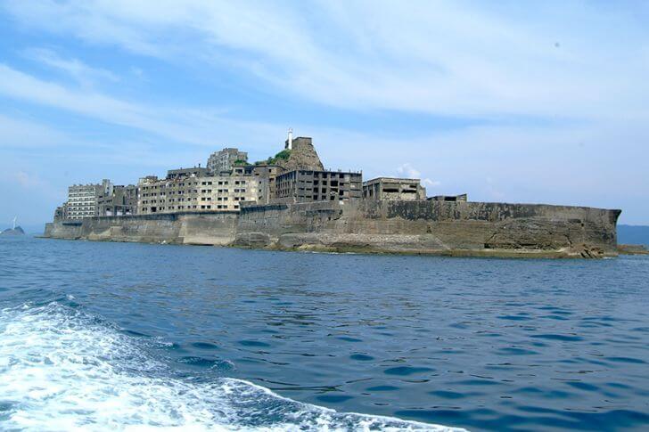 日本の近代化を支えた軍艦島。今は静かにたたずんでいます。