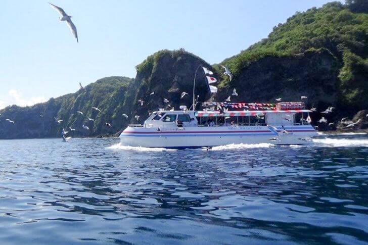 積丹の海を近くで鑑賞できる「水中展望船ニューしゃこたん号」