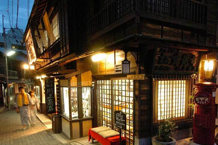食べ歩きも楽しい♪有馬温泉散策バスツアー
