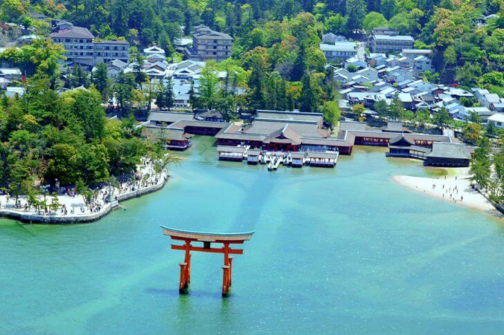 安芸の宮島へ!歴史と美食を楽しむ「オトナの修学旅行」