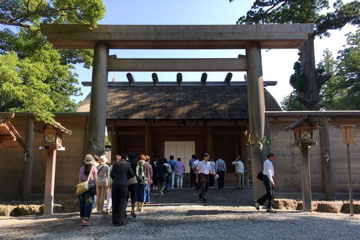 外宮正宮。約1500年前に、天照大御神の食事を司る御饌都神(みけつかみ)として迎えられたのが豊受大御神です。