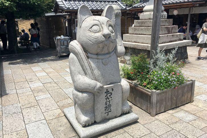 おかげ横丁のまねきねこ