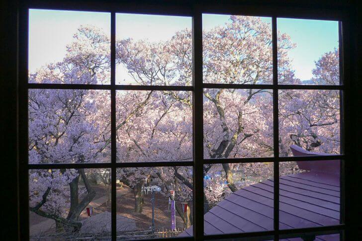 高遠閣の2階窓からの眺め