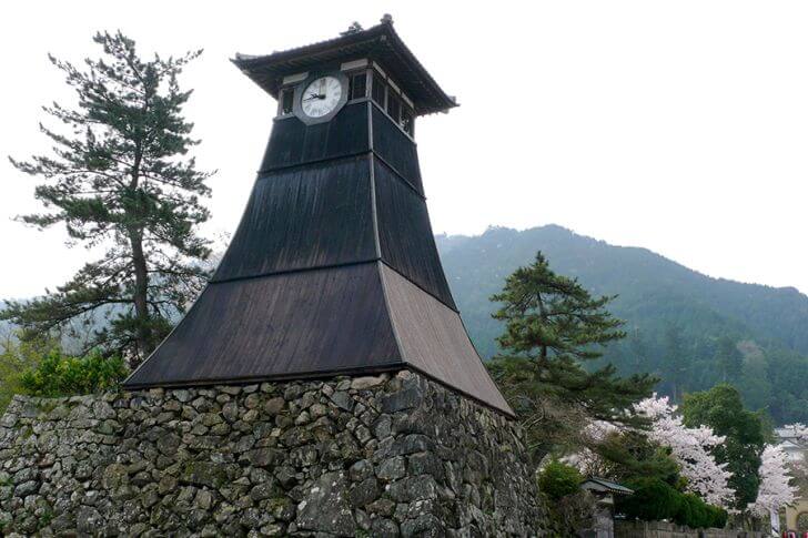 1871年(明治4)に築かれた辰鼓楼。出石のランドマーク的存在の時計台。(画像提供:豊岡市)