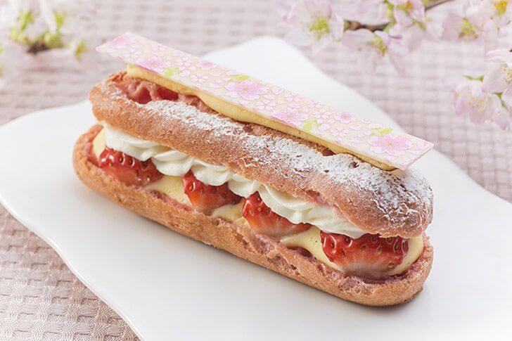 一番人気は、会場限定メニューの「桜エクレール」