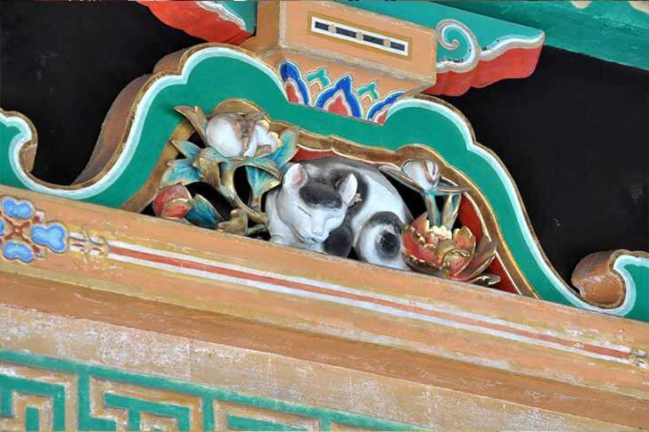 建築彫刻の名人・左甚五郎作と伝わる「眠り猫」
