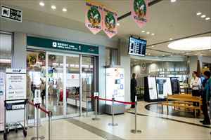 1.到着口は国際線、国内線で1か所です。