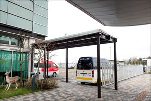 5.駐車場から送迎バスで営業所まで向かいます。