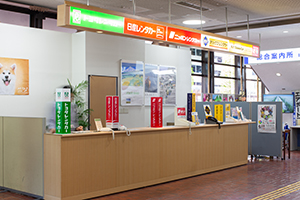 7.レンタカーカウンターがありますので、受付をします。