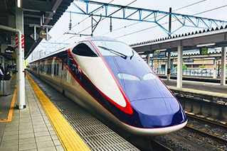 かみのやま温泉駅外観写真